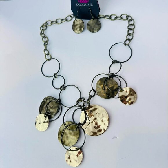 Paparazzi Hammered Metal Disc Statement Necklace Set • Antique Brass & Gold Tone - Picture 2 of 4